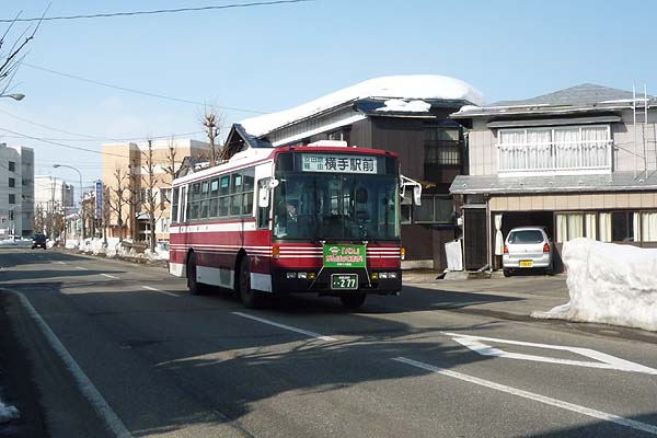 http://hokuten.sakura.ne.jp/blog/images/bus/UGO_AXT200KA277_D6.jpg