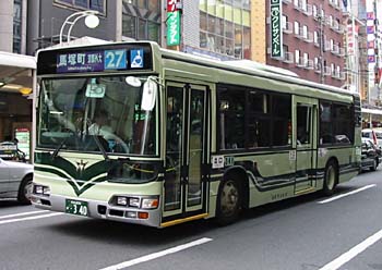 京都市営バス、前後方向幕、梅津（直営）営業所です-