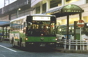 P-A407　茶５１系統　王子駅にて