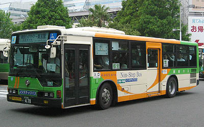 バスロケット等 2560px-MitsubishiFuso_Aeromidi